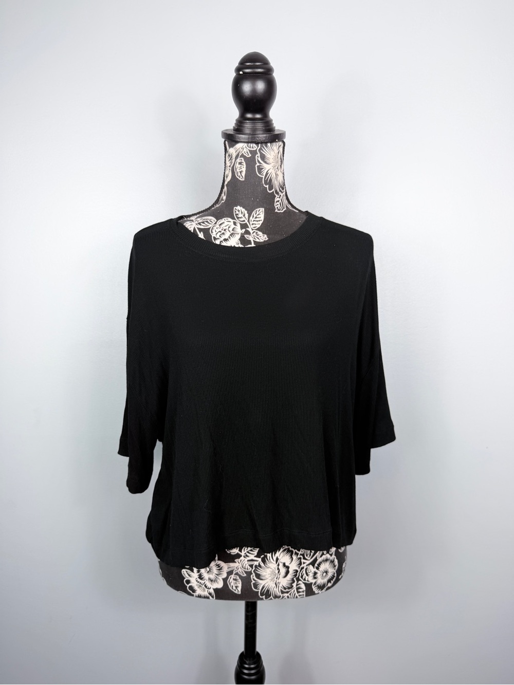 American Eagle black soft & sexy cropped ribbed knit short sleeve top size large